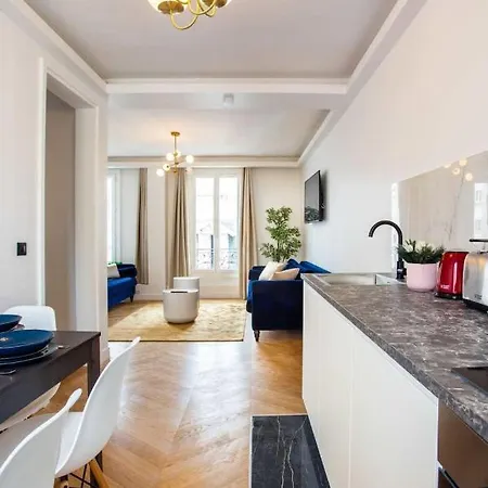 아파트 Chic And Cozy In The Heart Of