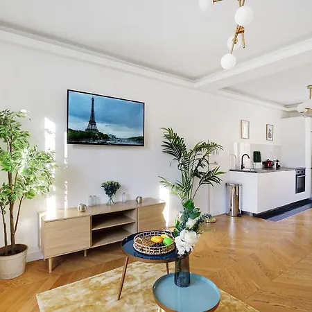 Chic And Cozy In The Heart Of Appartement Paris